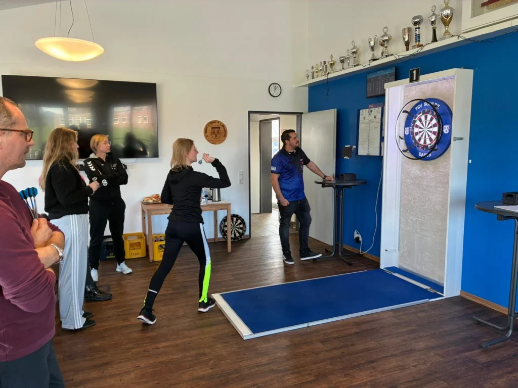 Foto vom Kompaktseminar "Darts", welches zusammen mit dem TSV Söhlde durchgeführt wurde.