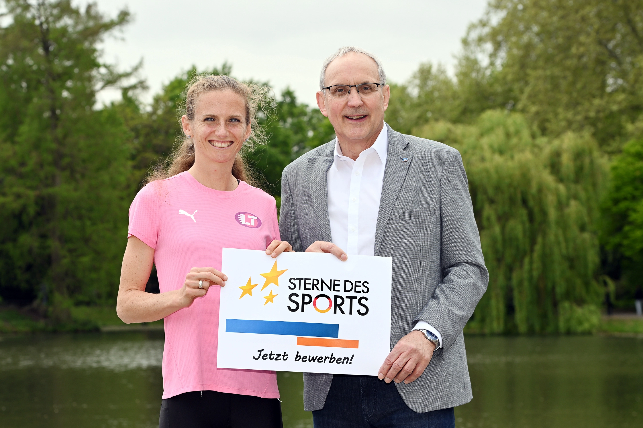 Schirmherrin Fabienne Königsstein und Volksbank-Chef Jürgen Wache freuen sich auf viele Bewerbungen für die Sterne des Sports (Foto: Debbie Jayne Kinsey)