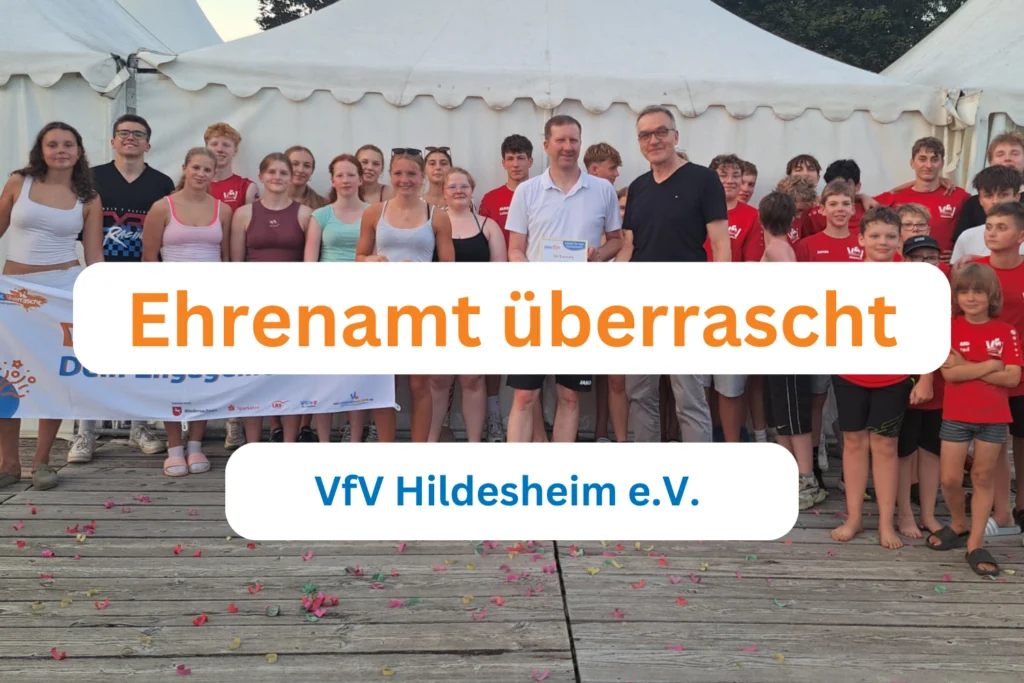 Titelbild von der Ehrenamt überrascht Aktion beim VfV Hildesheim. Überrascht wurde Alexander John.